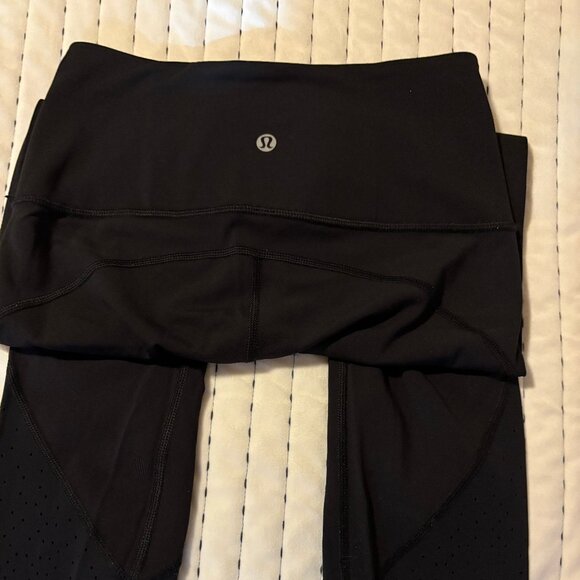 High waisted lululemon leggings with pockets, size 6 - Picture 1 of 3